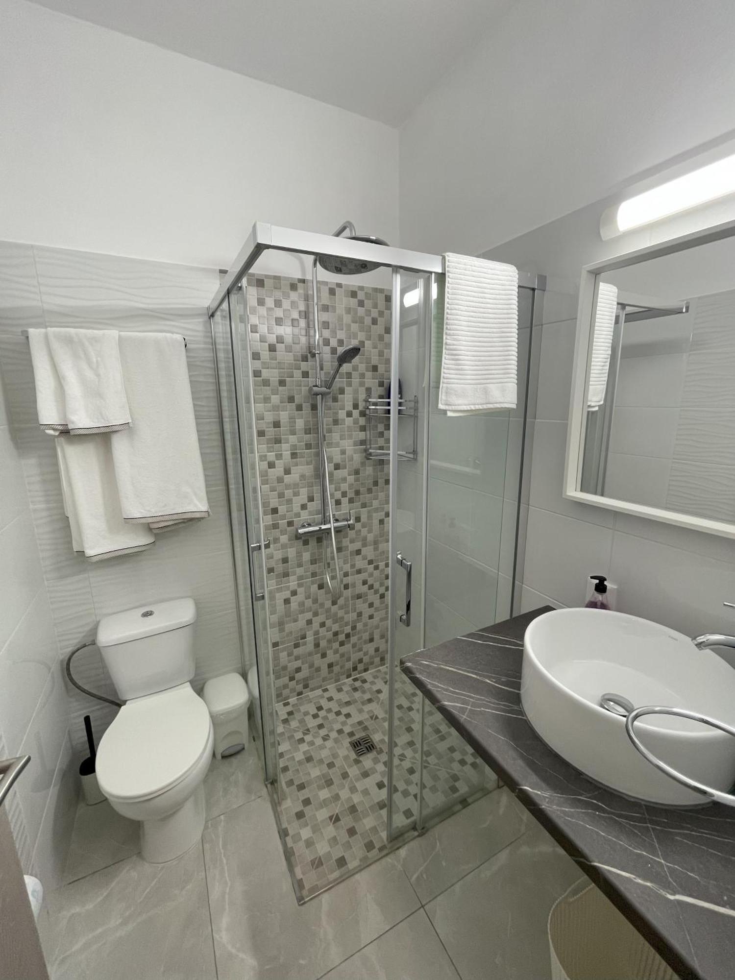 Arf Apartments - With Jacuzzi At The Complex Emba Eksteriør bilde